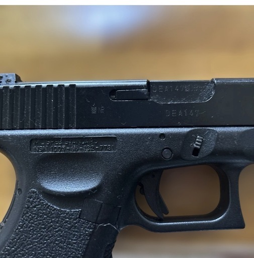 BB、ガス付。ＫＳＣ-Ｇ26グローバックＫＳＣマガジン２個付、エア漏れアリ