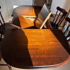 ダイニングテーブルの画像