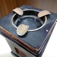 アンティーク レトロ 古物 時代物 灰皿付き小物入れ 喫煙具入れ 中古 からくり 現状品 苫小牧西店の画像