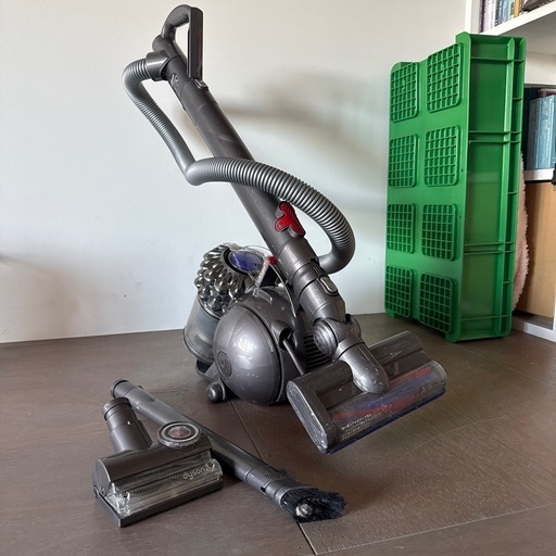 送料無料！動作確認済み！Dyson DC63 掃除機 3回使用 ダイソン 掃除機 DC63 クリーニング済み Dyson