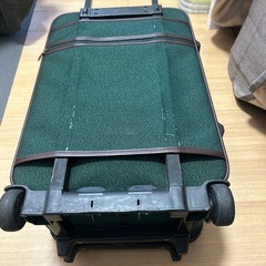 中古の旅行用スーツケースの画像