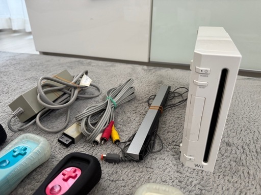 【美品】Wii本体、リモコンモーションプラス付4つ、ソフト12種類