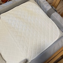 カトージ　ベビーベッドの画像