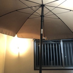 アウトドアテーブル、アウトドアチェア、パラソルセットの画像