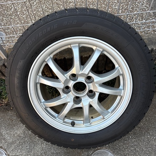 プリウスアルファ用スタッドレスタイヤ4　本セットグットイヤーアイスナビ7