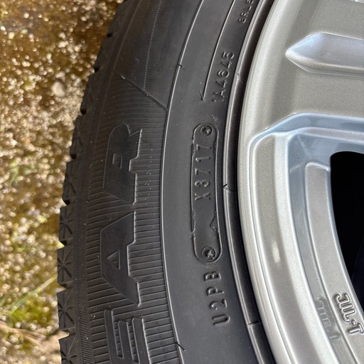 jb64 ジムニースタッドレス グッドイヤー美品175/80R 16インチ