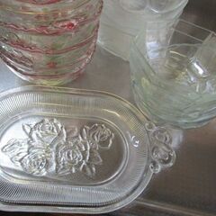 レトロなガラス食器まとめて！の画像