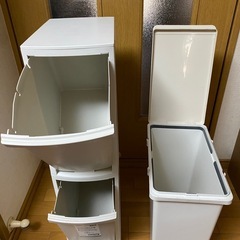 ゴミ箱2つの画像