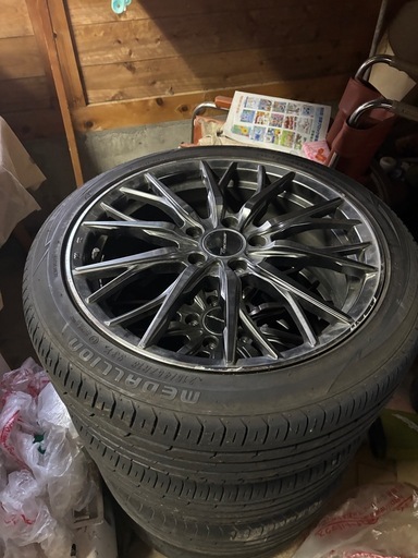 18インチ　　ヴォクシー　で使ってました。