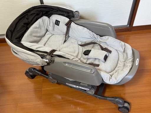 コンビ　Combi　ネムリラオートスイング　bedi eg 　