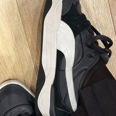 プーマ　ブラックグレー　スニーカー　　ユニセックス24.5の画像