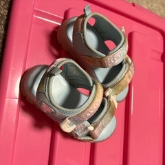 光るサンダル　女の子　16cmの画像