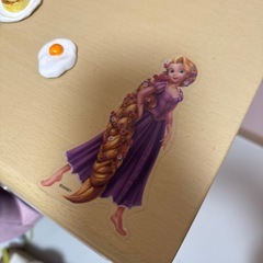 ピンクと薄茶で可愛いくて綺麗な勉強机の画像