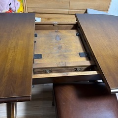 ダイニングテーブルの画像