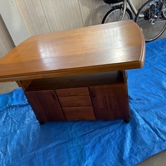 ダイニングテーブルの画像