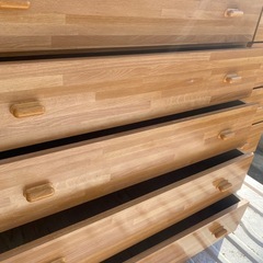 木製チェスト タンス ナチュラルカラー 収納家具 引き出し多数 幅117cm 高さ115cm【直接引き取り限定・豊川市の画像