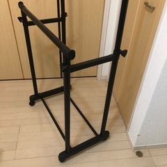 キャスター付き洋服ハンガー　高さ調整可能の画像