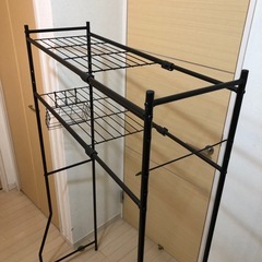洗濯機ラック　ブラック　横幅調整可能の画像
