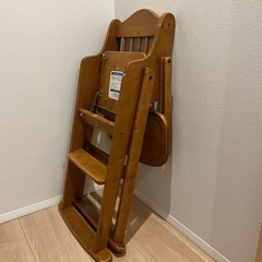 子供用ハイチェア（テーブル付き）の画像