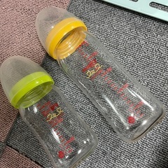 哺乳瓶2本　　レンジ除菌ケースの画像