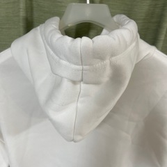 ボタン パーカー カラフル フード紐カラフル ブラック ホワイト グレー トップス プルオーバー ボリュームパーカー ボリューム の画像