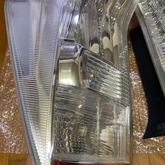 30プリウス　テールランプ　中古品　左右セット　自動車部品の画像