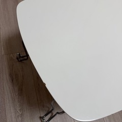 折りたたみテーブル　ホワイトの画像