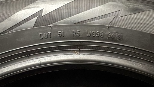 ピレリ ICE ASIMMETRICO 225/60R18 スタッドレス4本セット