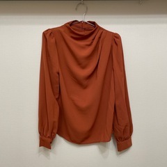 【美品】オフィス向け　ドレープフロントブラウスの画像