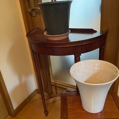 花台4個　　観葉植物2個　　鉢の画像