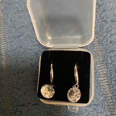 ジルコニアピアス　【未使用】の画像