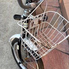  トミカ　16インチ自転車　プロテクター、ヘルメット付きの画像