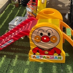 アンパンマン滑り台と入浴おもちゃの画像