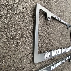 moon eyes ナンバーフレーム1台分の画像