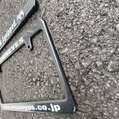 moon eyes ナンバーフレーム1台分の画像