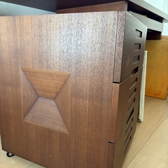 デスクキャビネットの画像