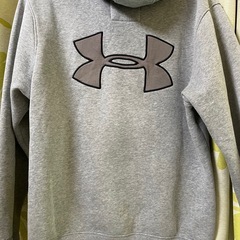 あけおめセール！Lアンダーアーマーパーカーの画像