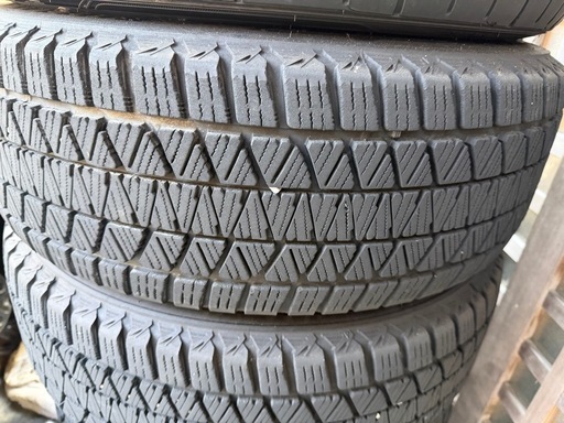225/60R17 溝有り　ブリザック　