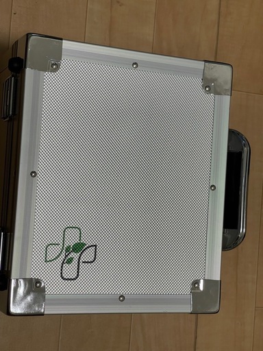 スカルプケア機器（赤色レーザー272個搭載）