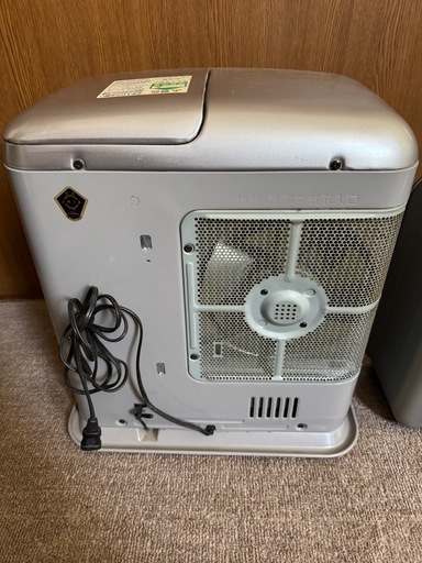 中古 石油ファンヒーター 日立 OVF-SK33D 2002年製 稼働品。7.2L。9 畳