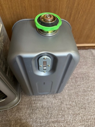 中古 石油ファンヒーター 日立 OVF-SK33D 2002年製 稼働品。7.2L。9 畳