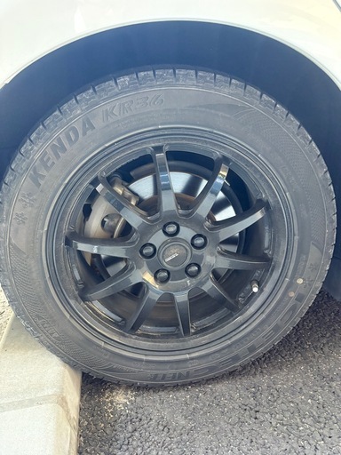 スタッドレスタイヤ　４本セット　205/55/R16 黒ホイール