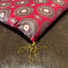 座布団3枚セット　インド風　マンダラ模様　赤系の画像