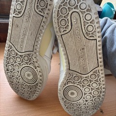 【お話中】adidasスニーカーの画像
