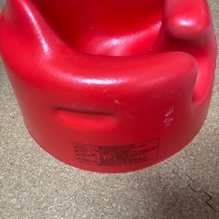 【購入相談中】バンボ ベビーソファ（レッド）専用ベルトなし・使用感ありの画像