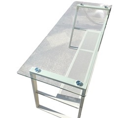 ガラスカウンターテーブルの画像