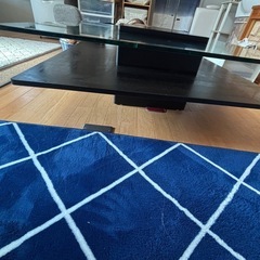 強化ガラスのローテーブルの画像