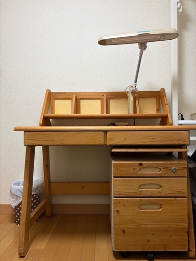 学習机　送料込み　価格下げています ナチュラルな学習机 (ねつ) 宮城のテーブル《学習机》の中古あげます