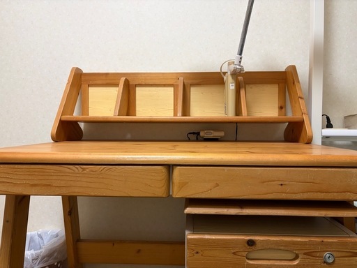 ナチュラルな学習机 (ねつ) 宮城のテーブル《学習机》の中古あげます