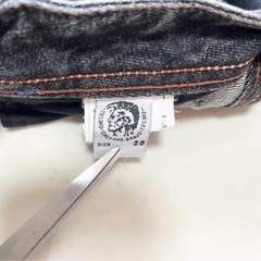  DIESEL ディーゼル デニムパンツ 28インチ 濃紺 赤ステッチ ヒゲ加工  ヴィンテージ加工の画像